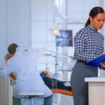 Accompagnement primo-installant : Solutions complètes (financement, travaux, merchandising) pour votre première pharmacie